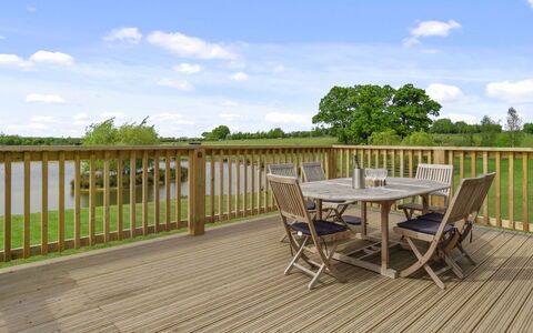 The Chicken Coop: Schatten, Gebirge, Outdoor Struktur, Eco Hotel, Deck, Gartenmöbel, Garten, Stuhl, Landscaping, Hartholz