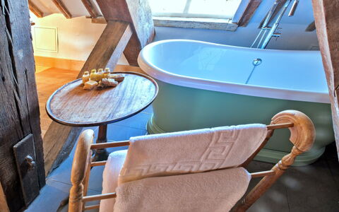 The Loft at Brackley Town Hall: Deck, Schatten, Hartholz, Gartenmöbel, Balkon, Planke, Eco Hotel, Schwimmbad, Holzboden, Resort