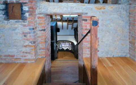 The Loft at Brackley Town Hall: Deck, Schatten, Hartholz, Gartenmöbel, Balkon, Planke, Eco Hotel, Schwimmbad, Holzboden, Resort
