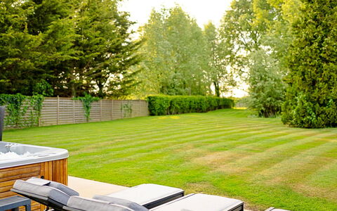 The Old Rectory: Deck, Schatten, Hartholz, Gartenmöbel, Balkon, Planke, Eco Hotel, Schwimmbad, Holzboden, Resort