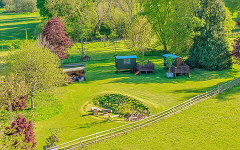 Shepherd'S Hut at Hilltop Farm