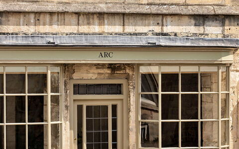 Arc Painswick: Deck, Schatten, Hartholz, Gartenmöbel, Balkon, Planke, Eco Hotel, Schwimmbad, Holzboden, Resort