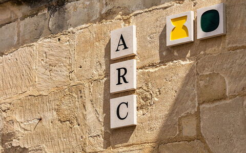 Arc Painswick: Deck, Schatten, Hartholz, Gartenmöbel, Balkon, Planke, Eco Hotel, Schwimmbad, Holzboden, Resort