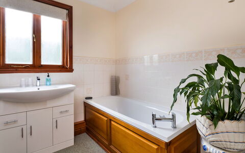 The Grove Annexe: Flooring, Interior Design, Armatur, Fussboden, Badezimmer, Zapfhahn, Installation, Badewanne, Sinken, Beleuchtung