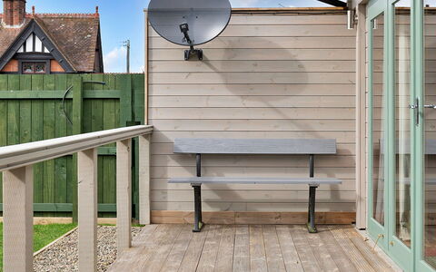 Garden Lodge: Deck, Schatten, Hartholz, Gartenmöbel, Balkon, Planke, Eco Hotel, Schwimmbad, Holzboden, Resort