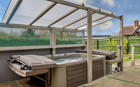 Garden Lodge: Deck, Schatten, Hartholz, Gartenmöbel, Balkon, Planke, Eco Hotel, Schwimmbad, Holzboden, Resort