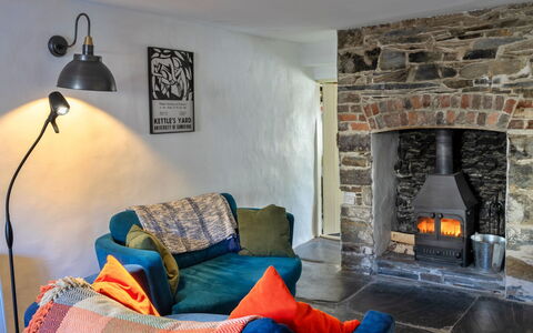Cornwall Old Stone Cottage: Möbel, Interior Design, Wand, Flooring, Holz, Fussboden, Zimmer, Wohnzimmer, Decke, Couch
