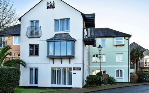 Falmouth 601: Wohnung, Gebirge, Senke, Alpen, Hotel, Bergdorf