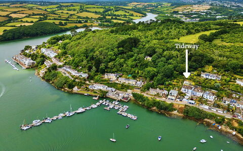 Tideway: Wohnung, Gebirge, Senke, Alpen, Hotel, Bergdorf