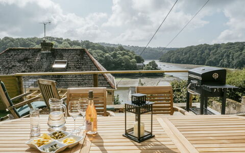 Tideway: Wohnung, Gebirge, Senke, Alpen, Hotel, Bergdorf