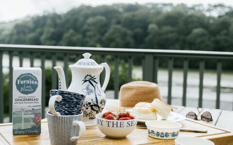 Tideway: Wohnung, Gebirge, Senke, Alpen, Hotel, Bergdorf