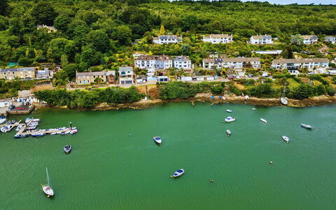 Tideway: Wohnung, Gebirge, Senke, Alpen, Hotel, Bergdorf