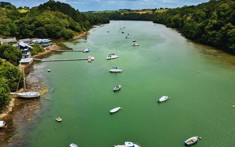 Tideway: Wohnung, Gebirge, Senke, Alpen, Hotel, Bergdorf