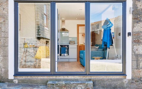 Helston 601: Wohnung, Gebirge, Senke, Alpen, Hotel, Bergdorf