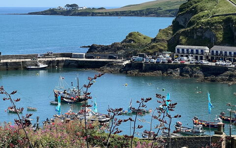 Old Harbour Cottage: Wasser, Boot, Gewässer, Küste, Watercraft, Küsten Und Ozeanische Forms, Meer, Boote Und Boating - Geräte Und Materialien, Ufer, See