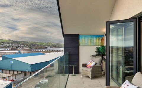 Anchor View: Wohnung, Balkon, Schatten, Yachthafen, Hotel, Dock