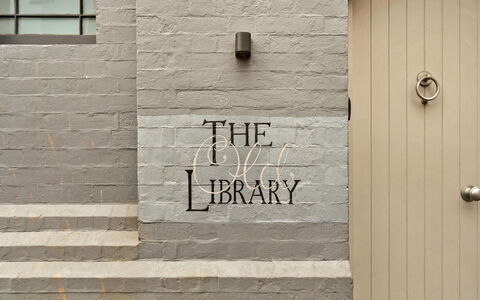 The Old Library: Wohnung, Balkon, Schatten, Yachthafen, Hotel, Dock