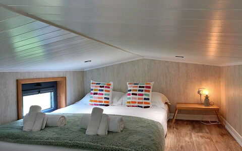 Little Dunley - the Tiny House: Wohnung, Balkon, Schatten, Yachthafen, Hotel, Dock