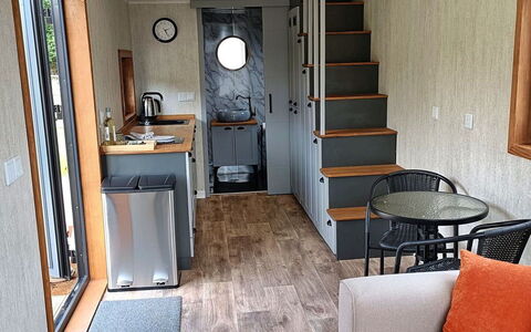 Little Dunley - the Tiny House: Wohnung, Balkon, Schatten, Yachthafen, Hotel, Dock