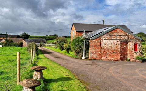 The Barn at Prowses Farm: Wohnung, Balkon, Schatten, Yachthafen, Hotel, Dock