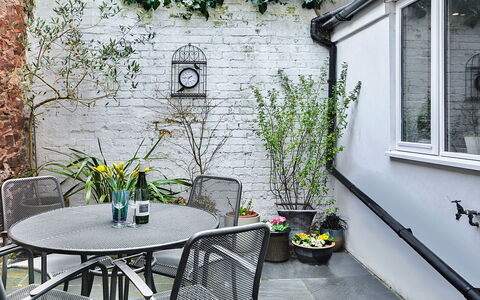 One the Green, Kingsand: Wohnung, Balkon, Schatten, Yachthafen, Hotel, Dock