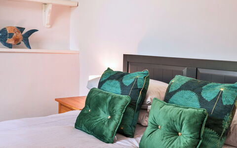 Roselric: Möbel, Schlafzimmer, Bett, Bedding, Interior Design, Bettdecke, Kissen, Linens, Dekokissen, Zimmer