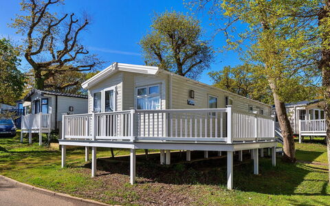 Beachlands: Wohnung, Balkon, Schatten, Yachthafen, Hotel, Dock