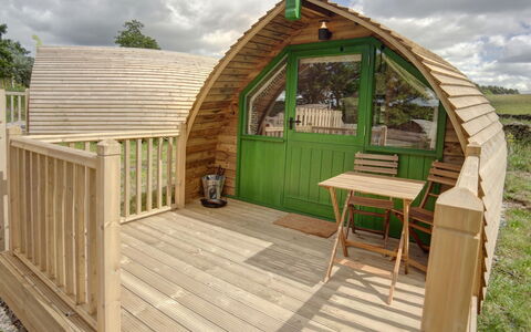Barebones Glamping: Wohnung, Balkon, Schatten, Yachthafen, Hotel, Dock