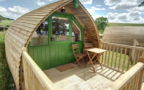 Barebones Glamping: Wohnung, Balkon, Schatten, Yachthafen, Hotel, Dock