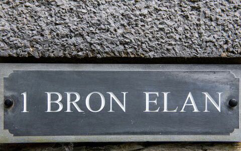 Bron Elan: Wohnung, Balkon, Schatten, Yachthafen, Hotel, Dock
