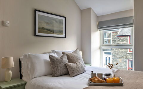 Bwthyn Llechi (Slate Cottage): Wohnung, Balkon, Schatten, Yachthafen, Hotel, Dock
