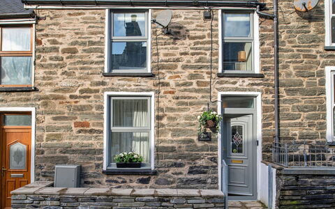 Bwthyn Llechi (Slate Cottage): Wohnung, Balkon, Schatten, Yachthafen, Hotel, Dock