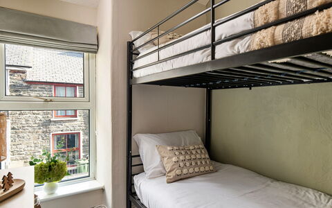 Bwthyn Llechi (Slate Cottage): Wohnung, Balkon, Schatten, Yachthafen, Hotel, Dock