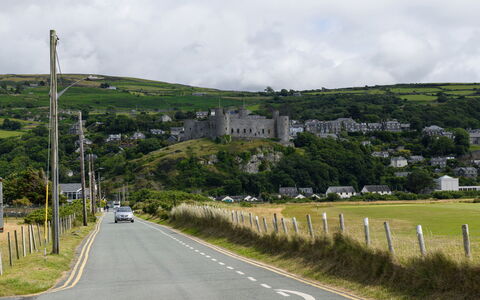 Golygfa O'R Castell - Castle Views: Wohnung, Balkon, Schatten, Yachthafen, Hotel, Dock