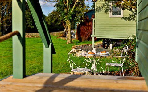 'Angharad' Poachers Hut: Wohnung, Balkon, Schatten, Yachthafen, Hotel, Dock