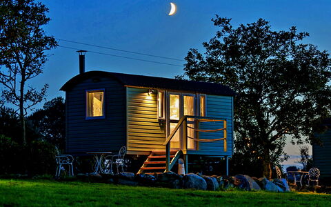 'Angharad' Poachers Hut: Wohnung, Balkon, Schatten, Yachthafen, Hotel, Dock