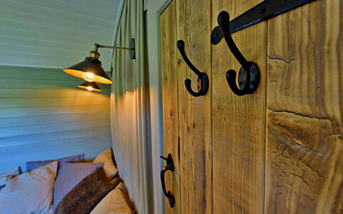 'Joan' Shepherds Hut: Wohnung, Balkon, Schatten, Yachthafen, Hotel, Dock
