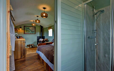 'Joan' Shepherds Hut: Wohnung, Balkon, Schatten, Yachthafen, Hotel, Dock