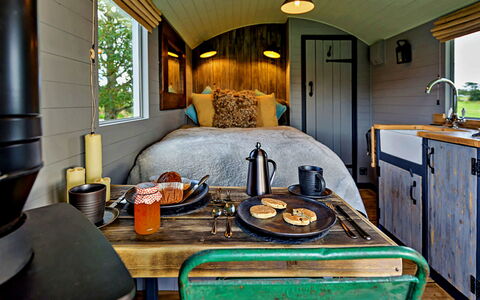 'Elen' Gypsy Hut: Wohnung, Balkon, Schatten, Yachthafen, Hotel, Dock