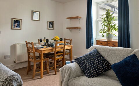 Llanberis 607: Wohnung, Balkon, Schatten, Yachthafen, Hotel, Dock