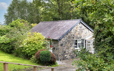 Nant Cottage: Wohnung, Balkon, Schatten, Yachthafen, Hotel, Dock