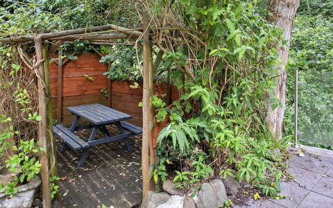 Nant Cottage: Wohnung, Balkon, Schatten, Yachthafen, Hotel, Dock