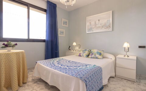 Cancun: Schlafzimmer, Möbel, Zimmer, Bett, Eigentum, Bettdecke, Interior Design, Bettrahmen, Fussboden, Bedding