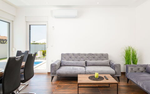 L&L: Möbel, Interior Design, Flooring, Couch, Fussboden, Tabelle, Holz, Wohnzimmer, Zimmer, Holzboden