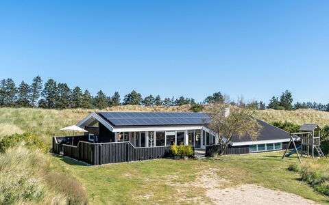 Greta - 2.5Km from the Sea: Holz, Zuhause, Veranda, Deck, Hartholz, Dach, Holzbeize, Holzboden, Eco Hotel