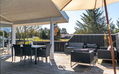 Greta - 2.5Km from the Sea: Holz, Zuhause, Veranda, Deck, Hartholz, Dach, Holzbeize, Holzboden, Eco Hotel