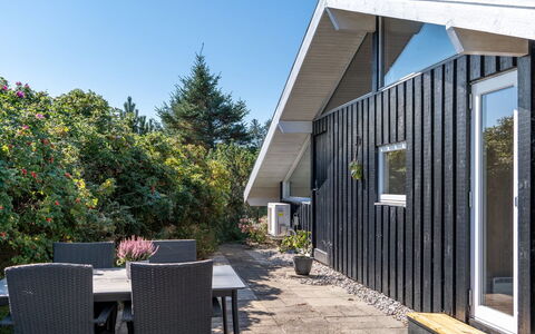 Greta - 2.5Km from the Sea: Holz, Zuhause, Veranda, Deck, Hartholz, Dach, Holzbeize, Holzboden, Eco Hotel