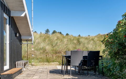 Greta - 2.5Km from the Sea: Holz, Zuhause, Veranda, Deck, Hartholz, Dach, Holzbeize, Holzboden, Eco Hotel