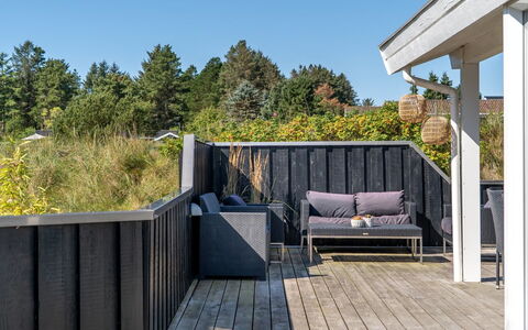 Greta - 2.5Km from the Sea: Holz, Zuhause, Veranda, Deck, Hartholz, Dach, Holzbeize, Holzboden, Eco Hotel