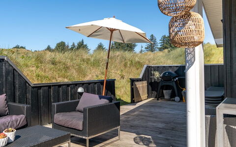 Greta - 2.5Km from the Sea: Holz, Zuhause, Veranda, Deck, Hartholz, Dach, Holzbeize, Holzboden, Eco Hotel